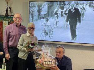 Bernd Luckas und Max Sammet danken Silvia Müller für 42 Jahre verantwortungsvolle Tätigkeit als Schatzmeisterin
